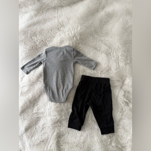 Like New - Infant Nike Outfit - Picture 5 of 5
